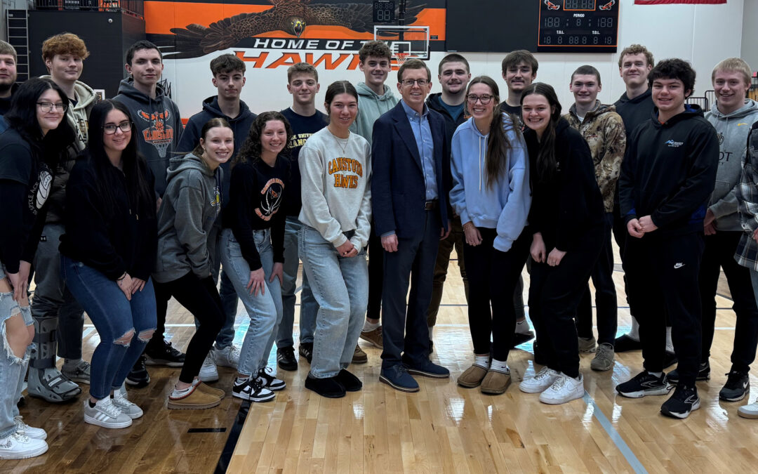 Rep. Johnson speaks with Canistota students